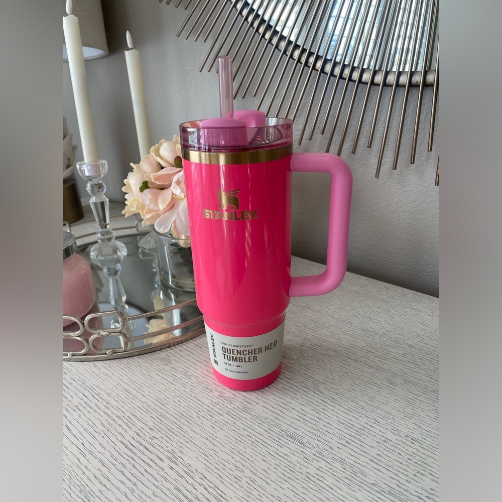 Limited Edition Paradise Pink 30oz Stanley Quencher H2.0 Flowstate Tumbler